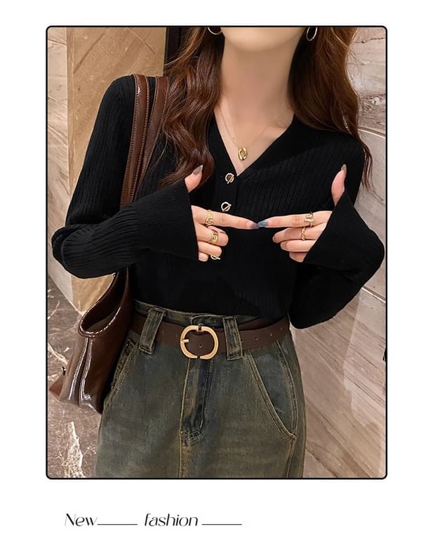Ribbed Knit Toggle V-Neck Extended Sleeve Sweater