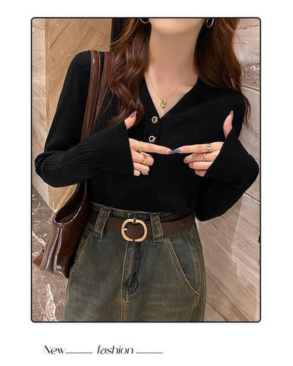 Ribbed Knit Toggle V-Neck Extended Sleeve Sweater