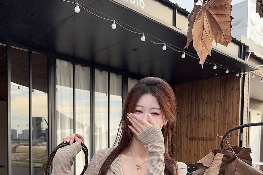 Plain Ribbed V-Neck Extended Sleeve Knit Tee