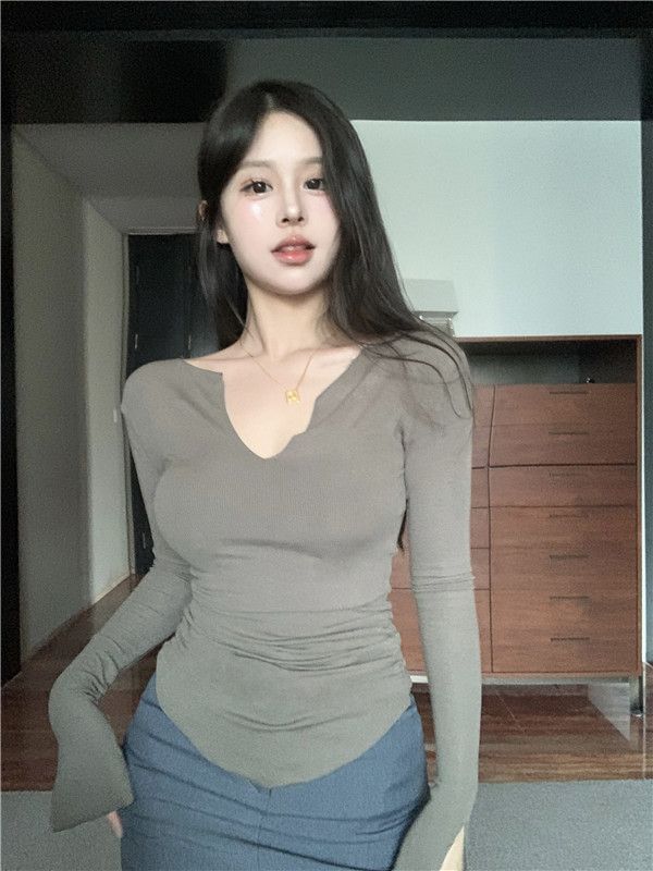 Shirred Plain V-Neck Extended Sleeve T-Shirt