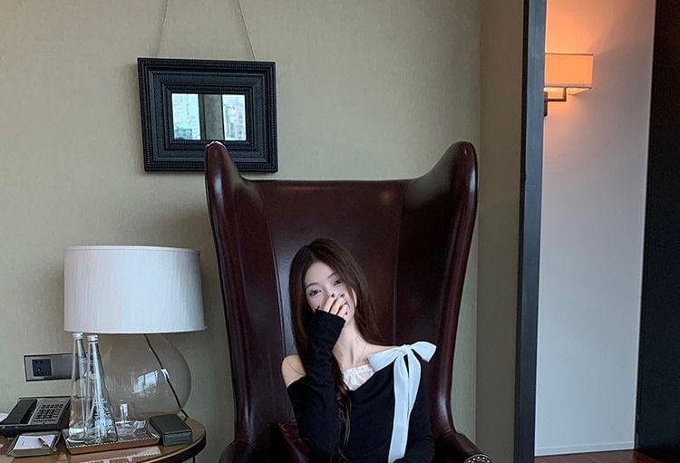 Lace Panel Off-Shoulder Faux Layer Extended Sleeve Tee