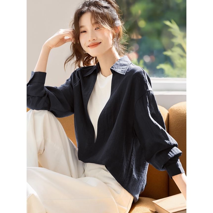 Overhead Shirt with V-Cut Neckline and Three-Quarter Sleeves