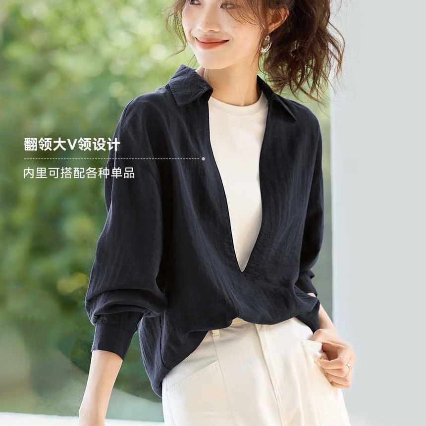 Overhead Shirt with V-Cut Neckline and Three-Quarter Sleeves