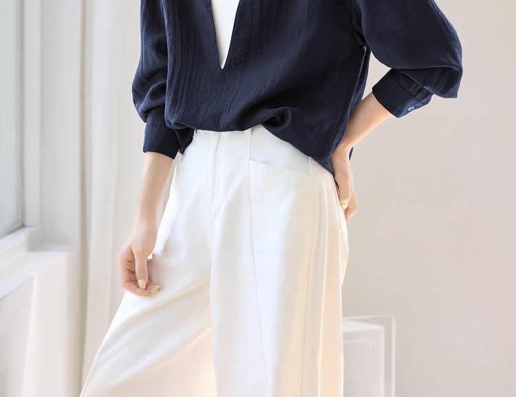 Overhead Shirt with V-Cut Neckline and Three-Quarter Sleeves