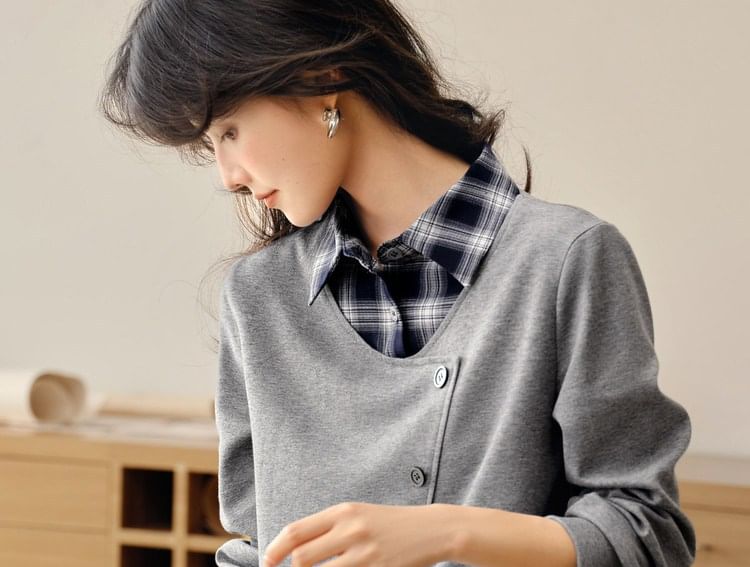 Plaid-Panel Sweatshirt with Faux Two-Piece Collar Design