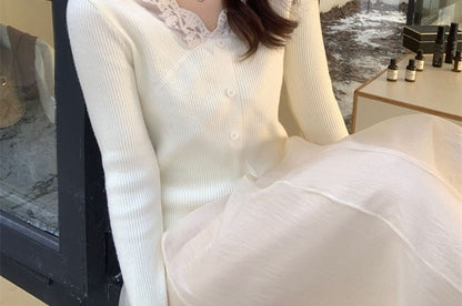 Lace-Trimmed V-Neck Knit Pullover with Long Sleeves