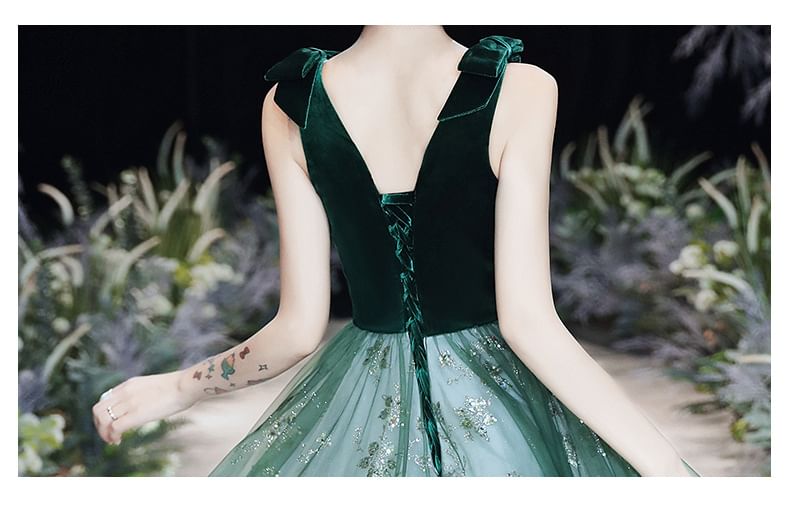 Sleeveless V-Neck Sequin Floral Applique Bow Velvet Panel Mesh A-Line Evening Gown / Midi Cocktail Dress