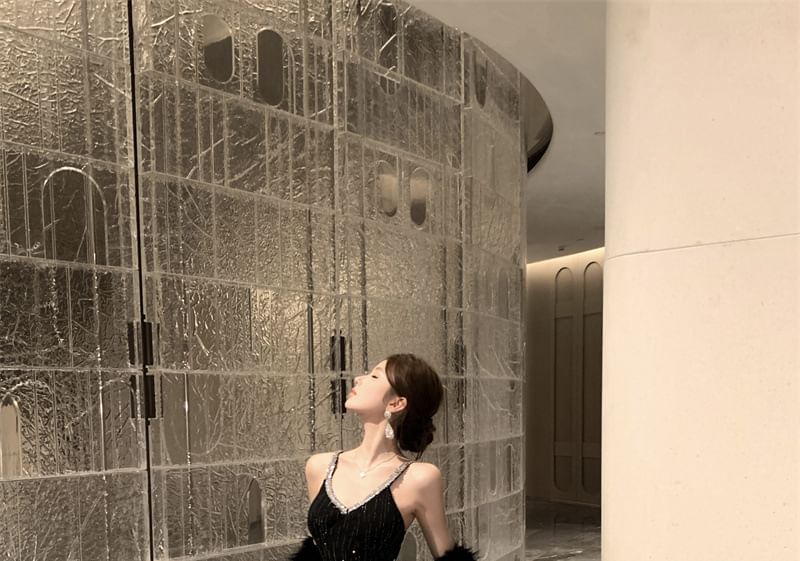 Rhinestone Strap V-Neck Sequin Slit Sheath Evening Dress