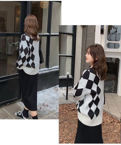 Plus Size Crew Neck Diamond Print Flower Accent Sweater