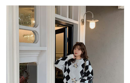 Plus Size Crew Neck Diamond Print Flower Accent Sweater