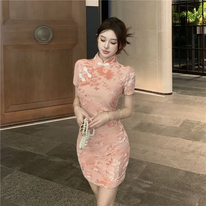 Short Sleeve Floral Patterned Mini Sheath Qipao