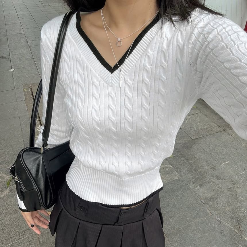 Cropped V-Neck Sweater with Contrasting Trim