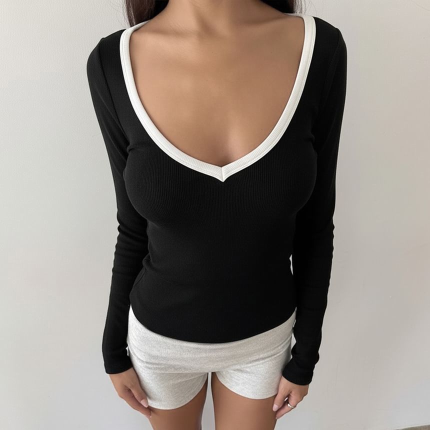Two-Tone Cropped Scoop-Neck Tee with Long Sleeves