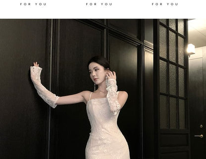 Sleeveless Asymmetrical Neck Plain Lace Sheath Wedding Gown