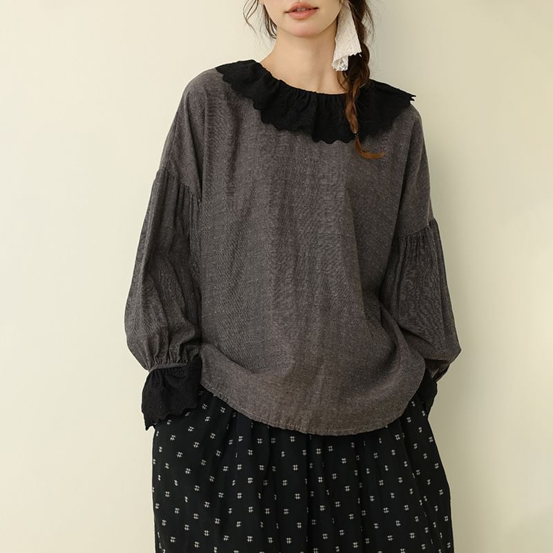 Gingham Blouse with Contrasting Collar and Extended Sleeves