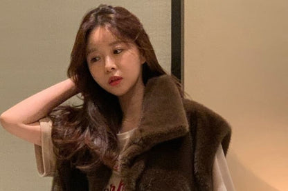 Faux Fur Collared Button-Up Vest