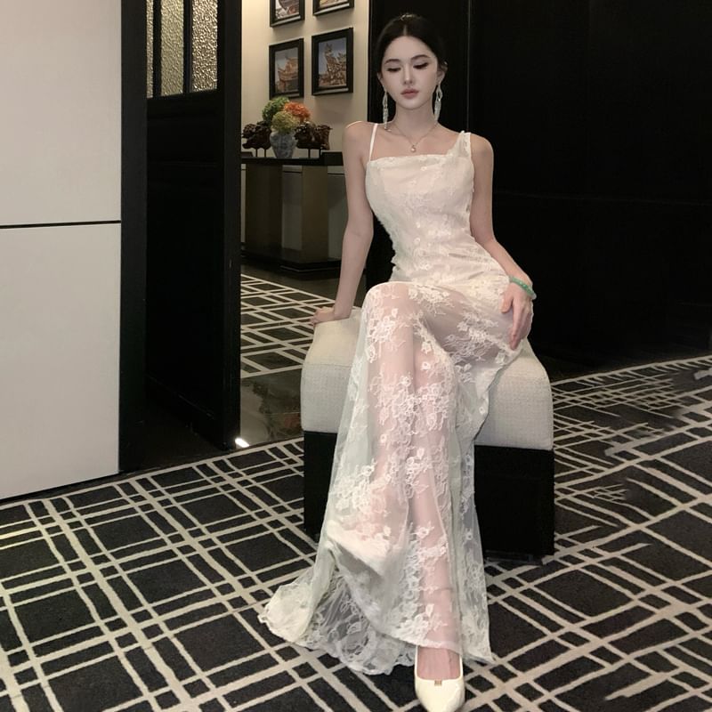Spaghetti Strap Plain Backless Lace Sheath Wedding Gown