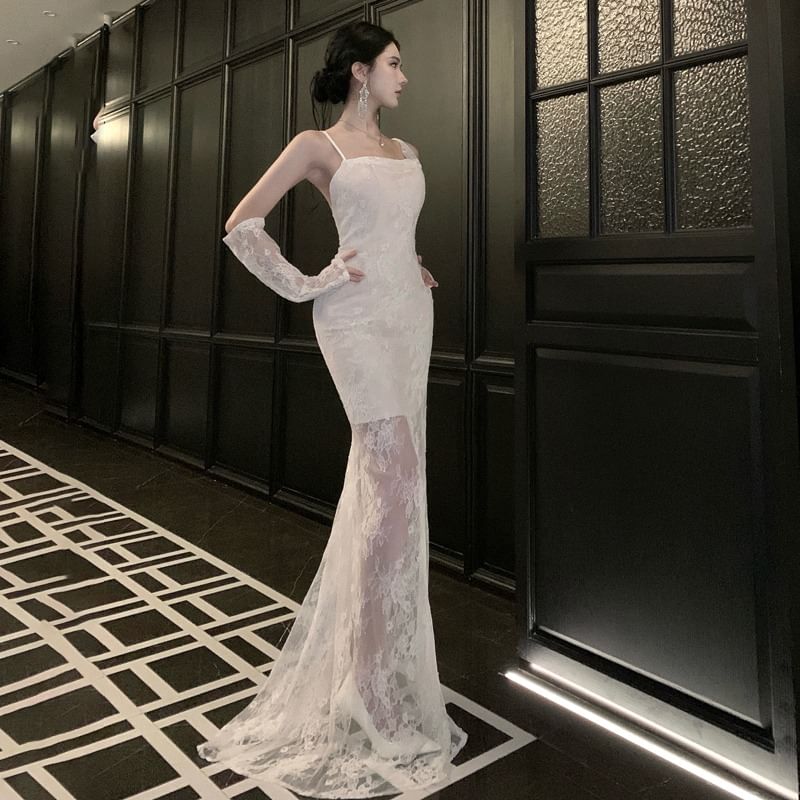 Spaghetti Strap Plain Backless Lace Sheath Wedding Gown