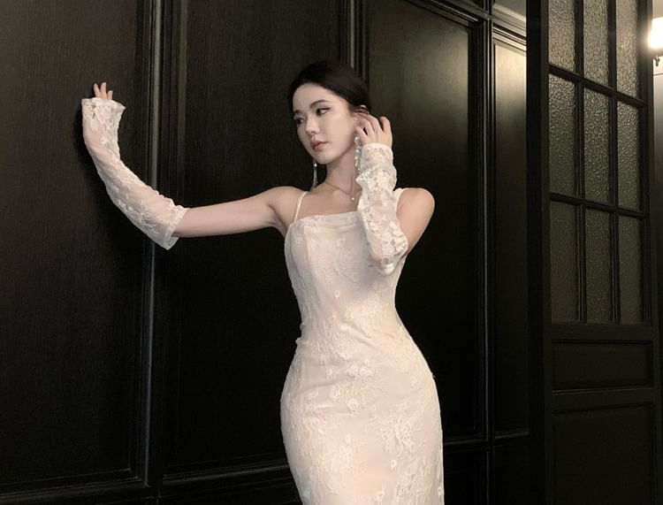 Spaghetti Strap Plain Backless Lace Sheath Wedding Gown