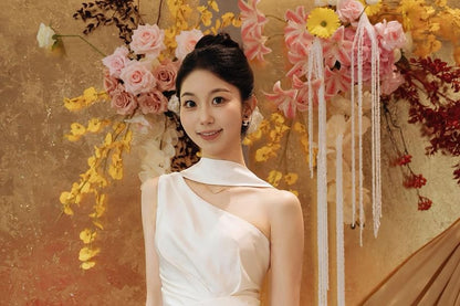 Sleeveless Halter One-Shoulder Plain Sheath Wedding Gown