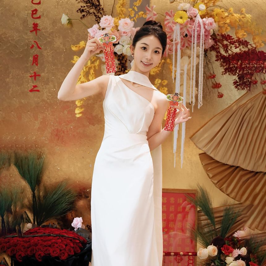 Sleeveless Halter One-Shoulder Plain Sheath Wedding Gown