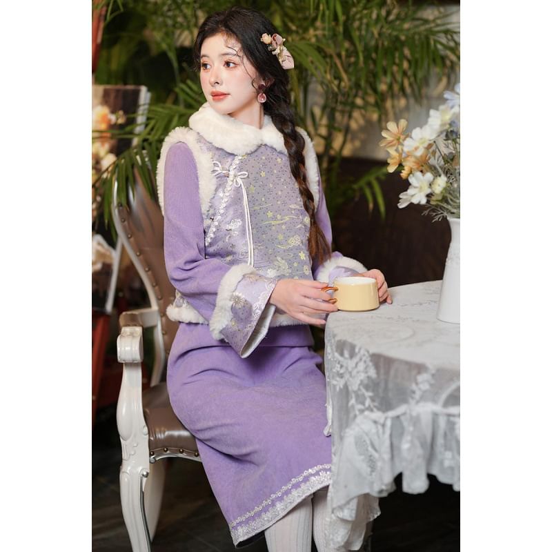 Long Sleeve Floral Embroidered Panel Midi A-Line Qipao / Collared Fluffy Panel Jacquard Button Vest
