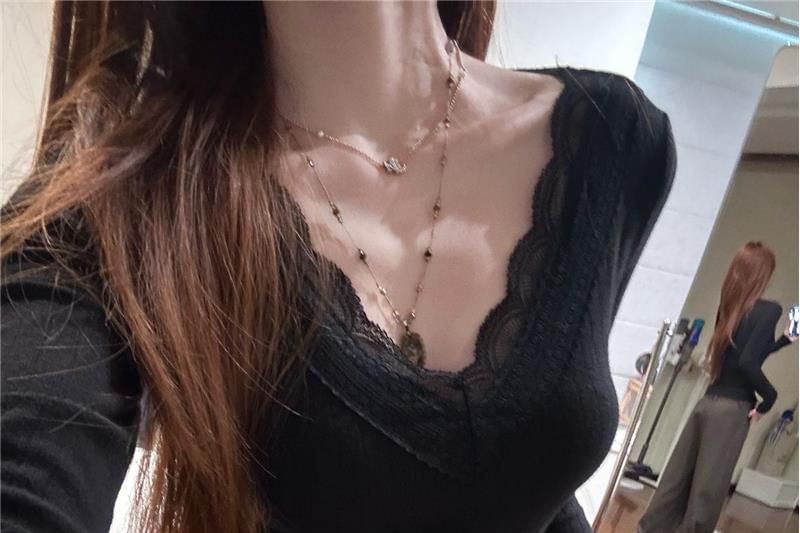 Lace Trimmed V-Neck Long Sleeve Knit Blouse