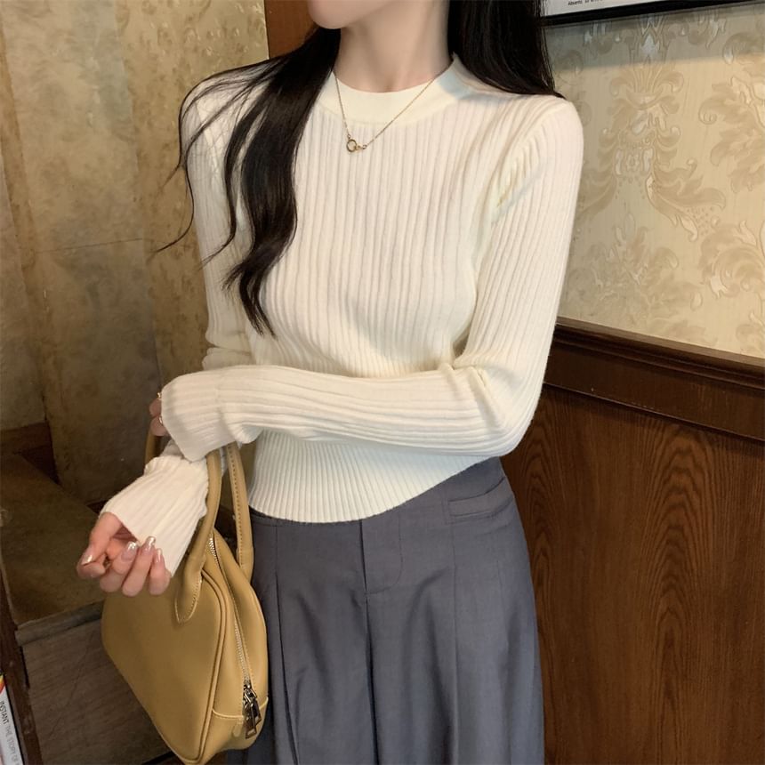 Solid Crew-Neck Cropped Knit Long-Sleeve Sweater