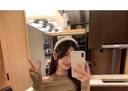 Halter Neck Cold Shoulder Crop Knit Long-Sleeve Top