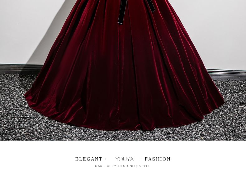 Short Puff Sleeve Sweetheart Neck Bow Velvet A-Line Evening Gown