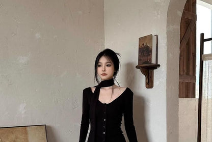 Scoop Neck Button-Up Solid Crop Long-Sleeve Top