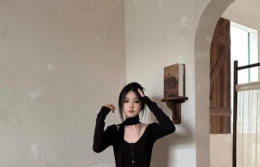 Scoop Neck Button-Up Solid Crop Long-Sleeve Top