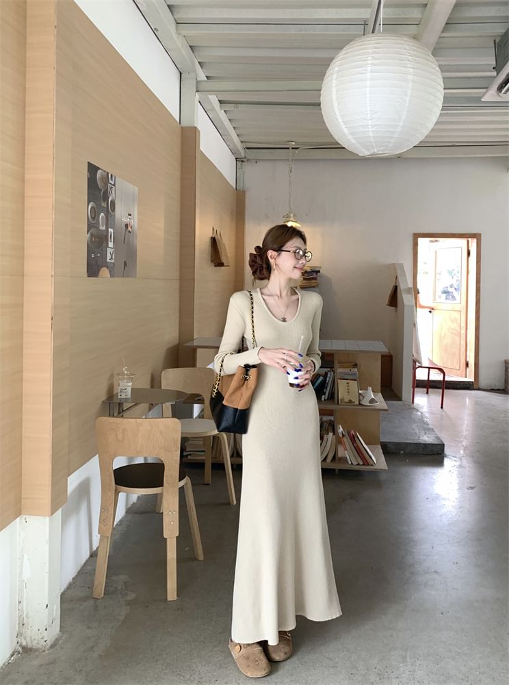 Long-Sleeve V-Neck Maxi A-Line Knit Dress