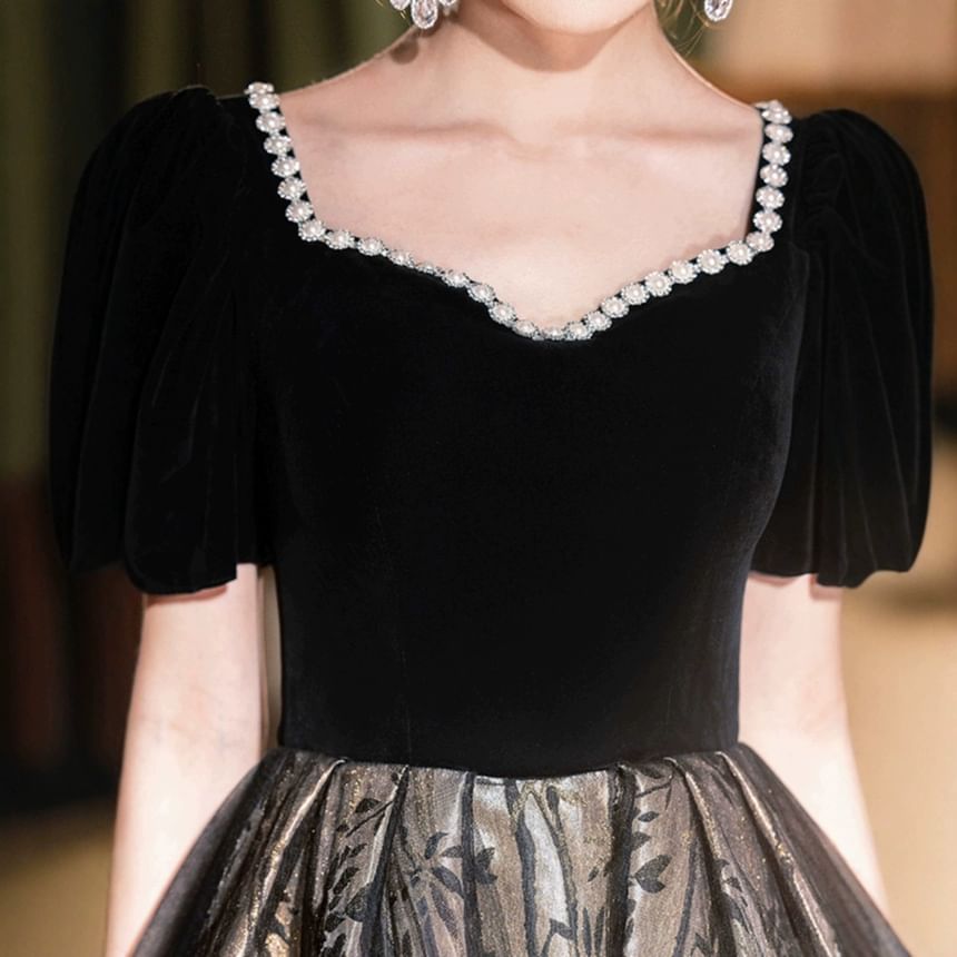 Short Sleeve Sweetheart Neck Patterned Print Beaded Trim Mesh Panel Velvet A-Line Evening Gown