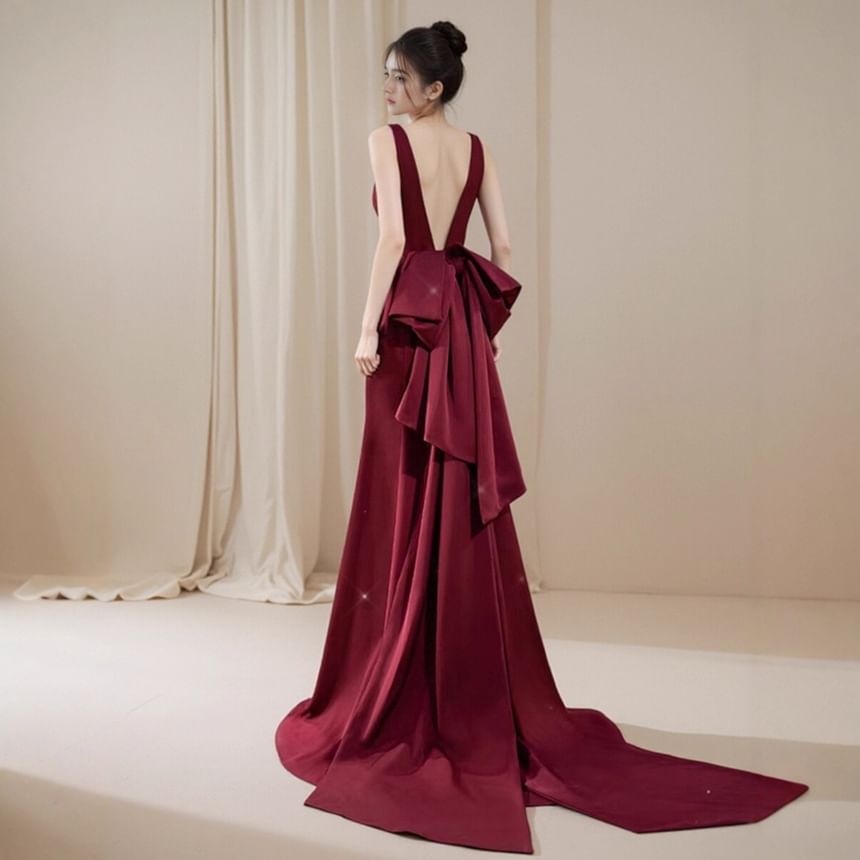 Sleeveless V-Neck Plain Bow Backless Trumpet Evening Gown