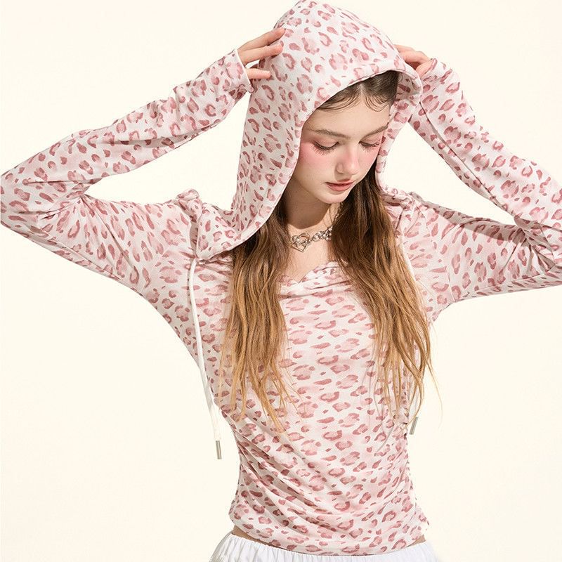 Leopard-Print V-Neck Fitted Long-Sleeve Hooded Tee