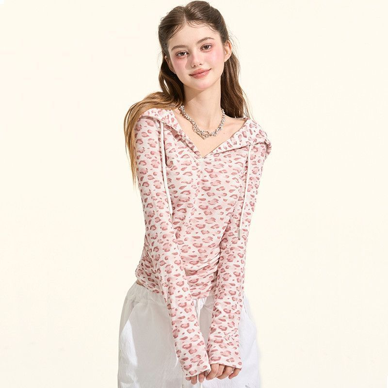 Leopard-Print V-Neck Fitted Long-Sleeve Hooded Tee