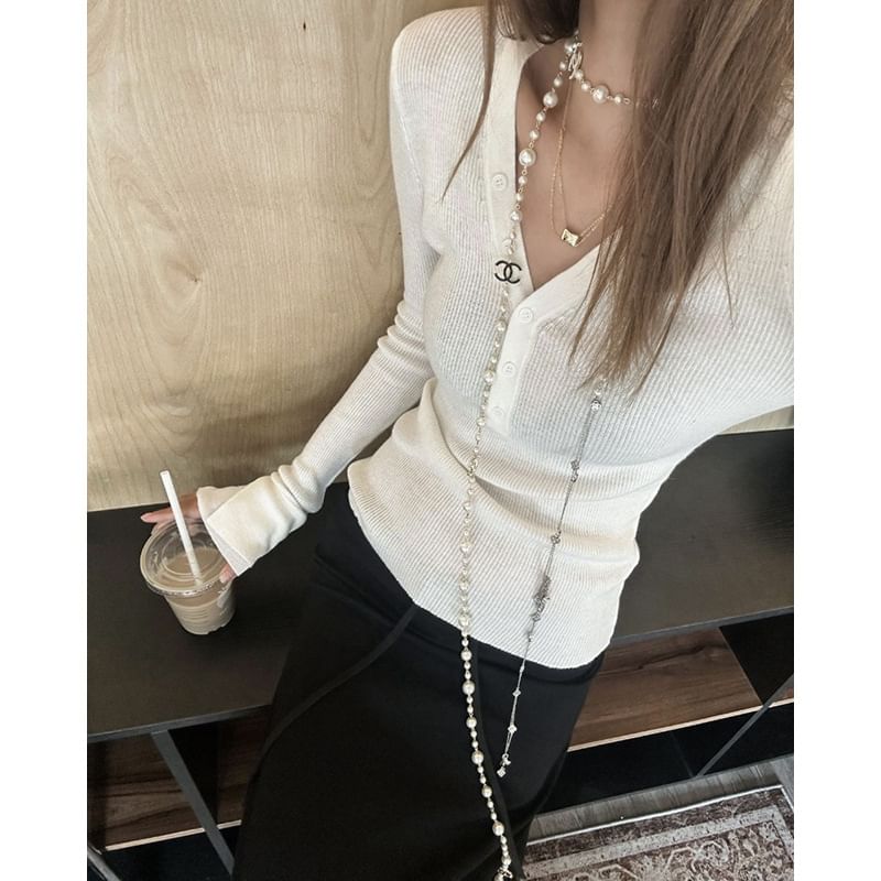 Ribbed-Knit Solid V-Neck Fitted Long-Sleeve Pullover