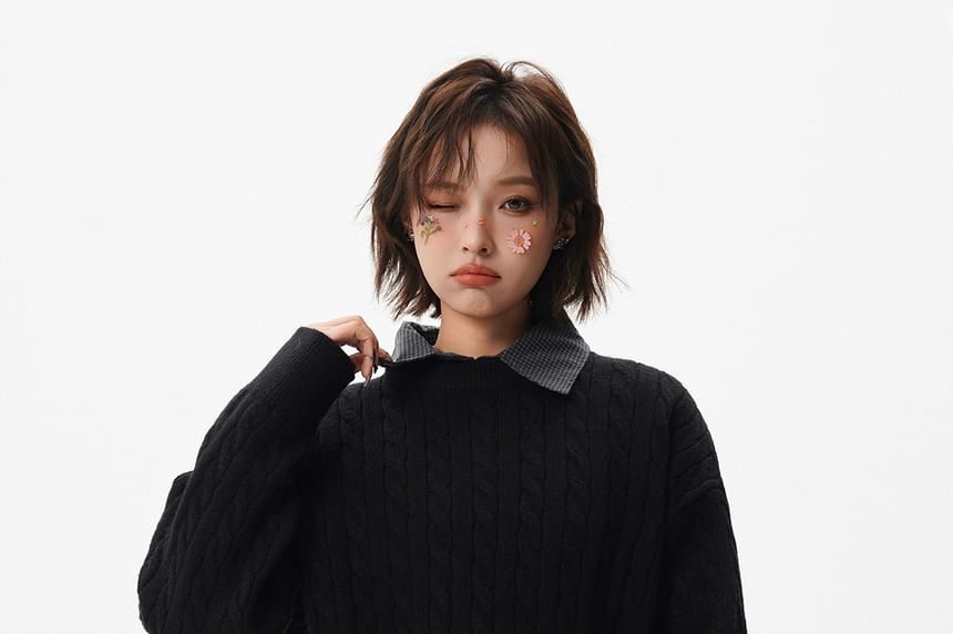 Crew Neck Cable Knit Sweater with Solid Pattern
