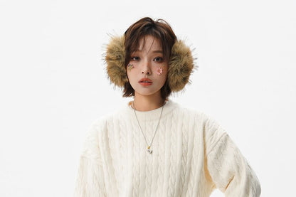 Crew Neck Cable Knit Sweater with Solid Pattern