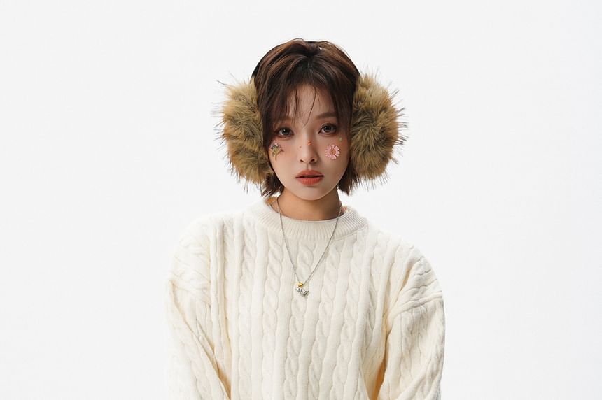 Crew Neck Cable Knit Sweater with Solid Pattern