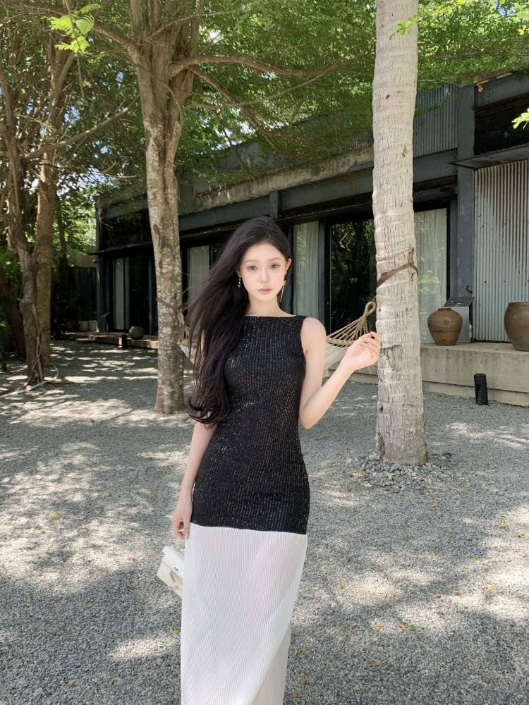 Sleeveless Boatneck Two Tone Maxi Sheath Dress