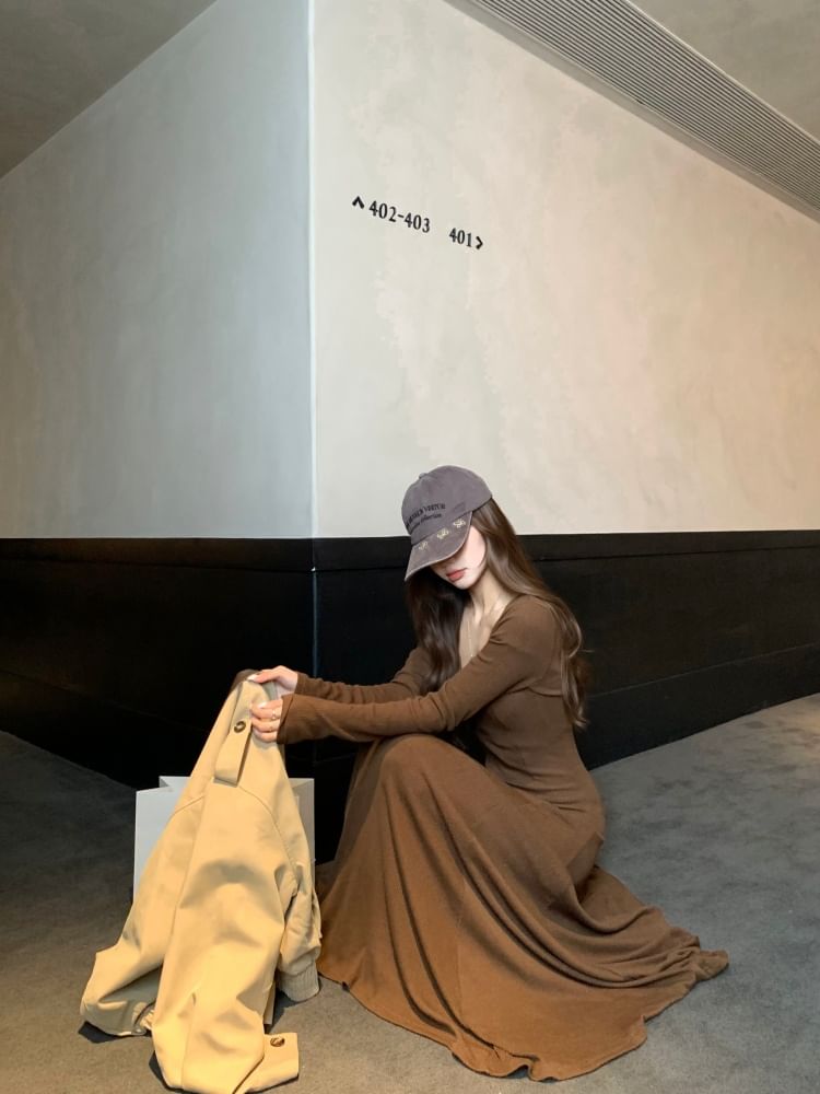 Long-Sleeve Scoop Neck Plain Maxi A-Line Dress