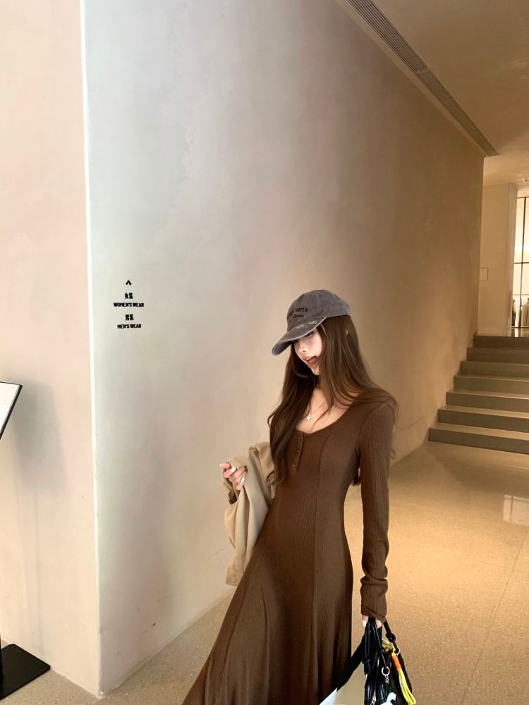 Long-Sleeve Scoop Neck Plain Maxi A-Line Dress