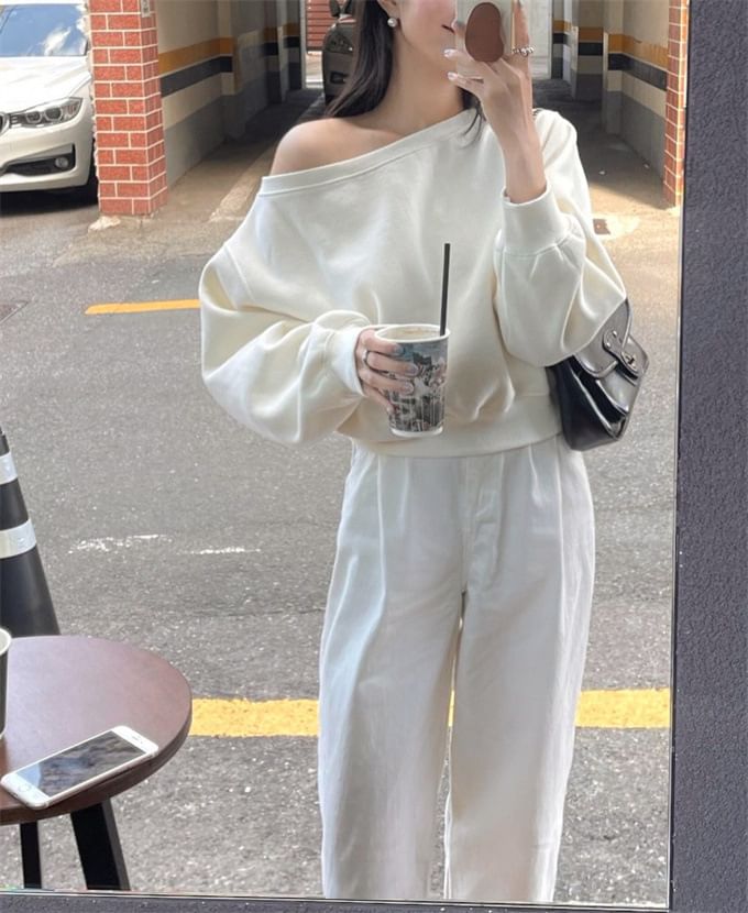Asymmetric Single-Sleeve Sweatshirt in Solid Tone