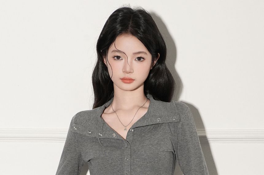 Henley-Style Pullover with Extended Sleeves