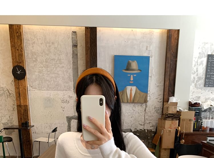 Round Neck Long-Sleeve Knit Top
