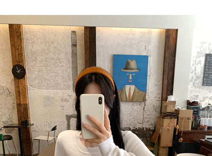Round Neck Long-Sleeve Knit Top