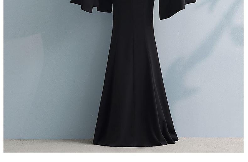 Cape Sleeve V-Neck Plain Slit Trumpet Evening Gown