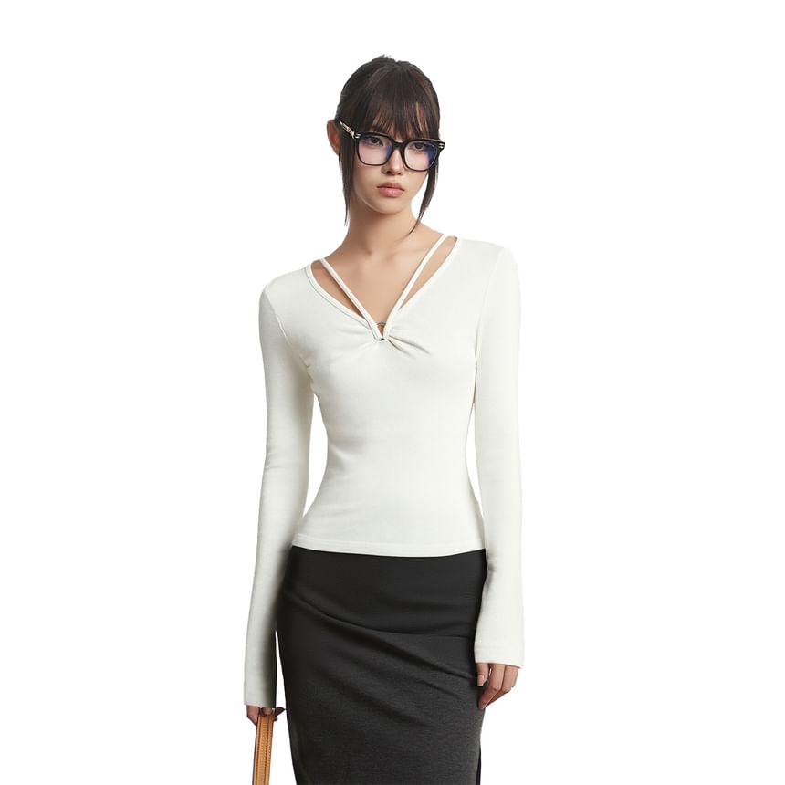 V-Neck Ruched Top with Long Sleeves in Solid Color